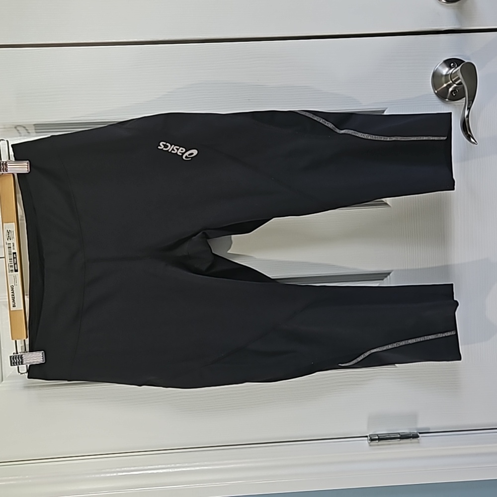 Asics cropped legging size medium color black